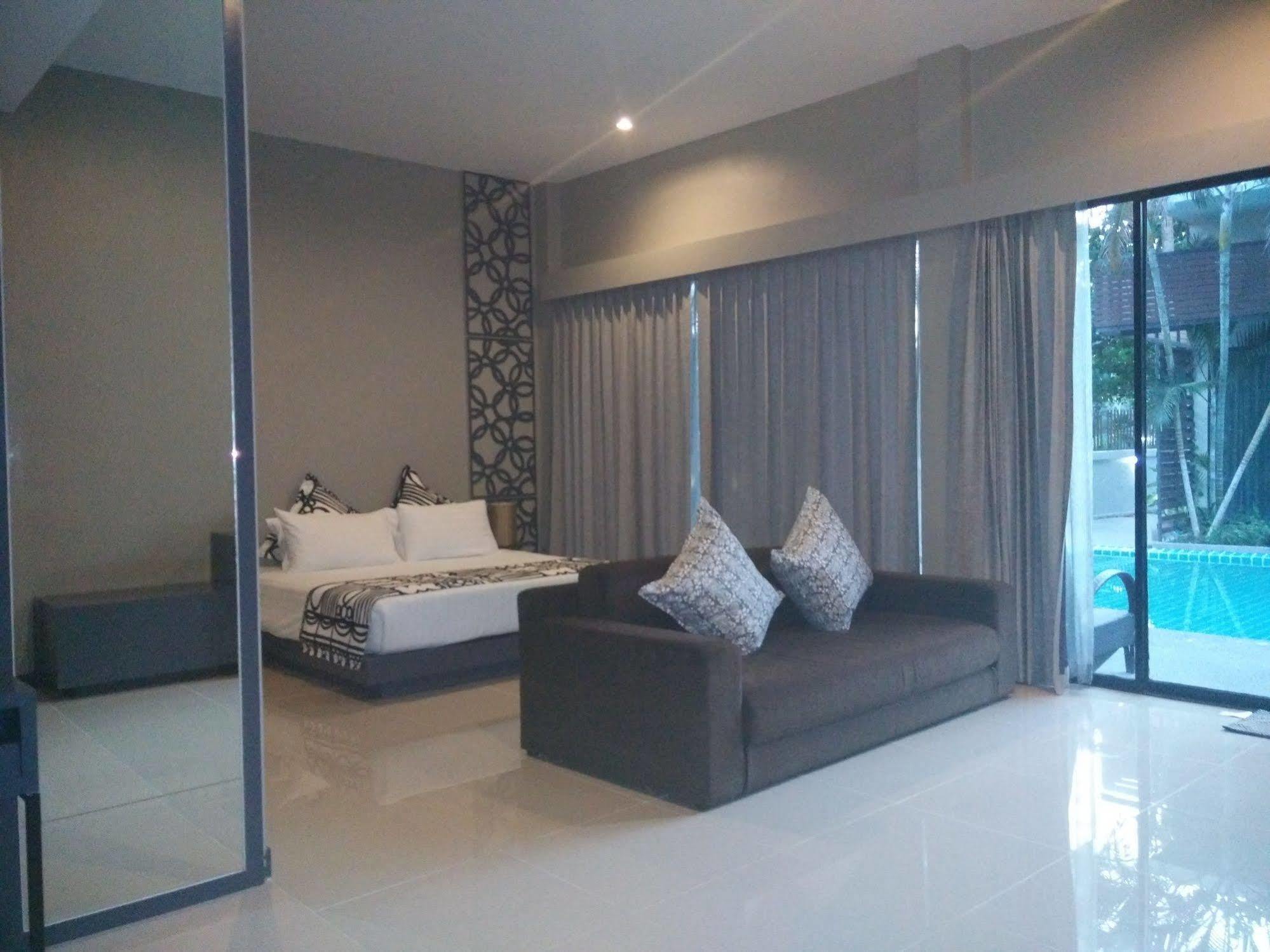 The Kris Condotel Bang Tao Beach  Esterno foto