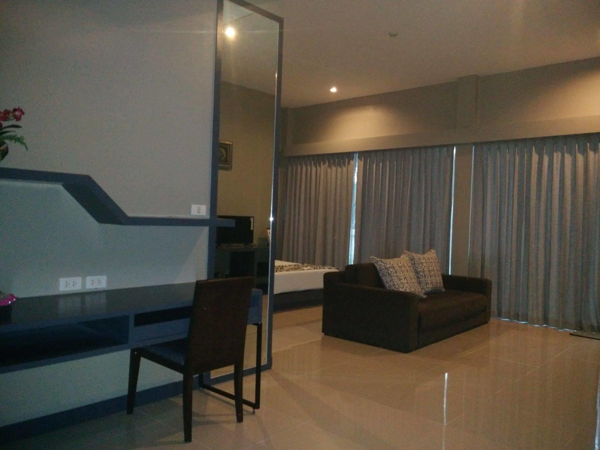 The Kris Condotel Bang Tao Beach  Esterno foto